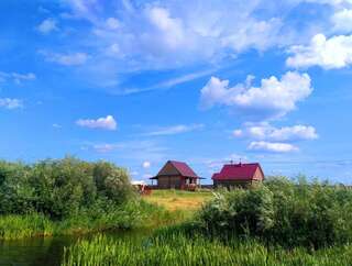 Фото Дома для отпуска Домики на берегу озера г. Kirovo